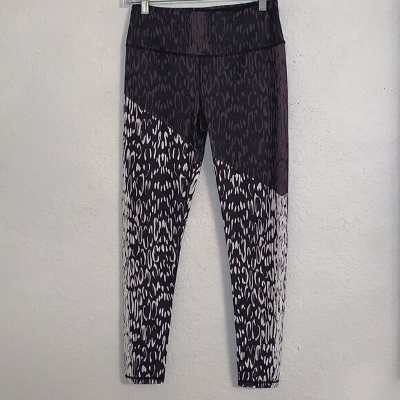 Victoria’s Secret Sport Cheetan Black White Knockout Tight Leggings Pants Size M - Picture 1 of 9